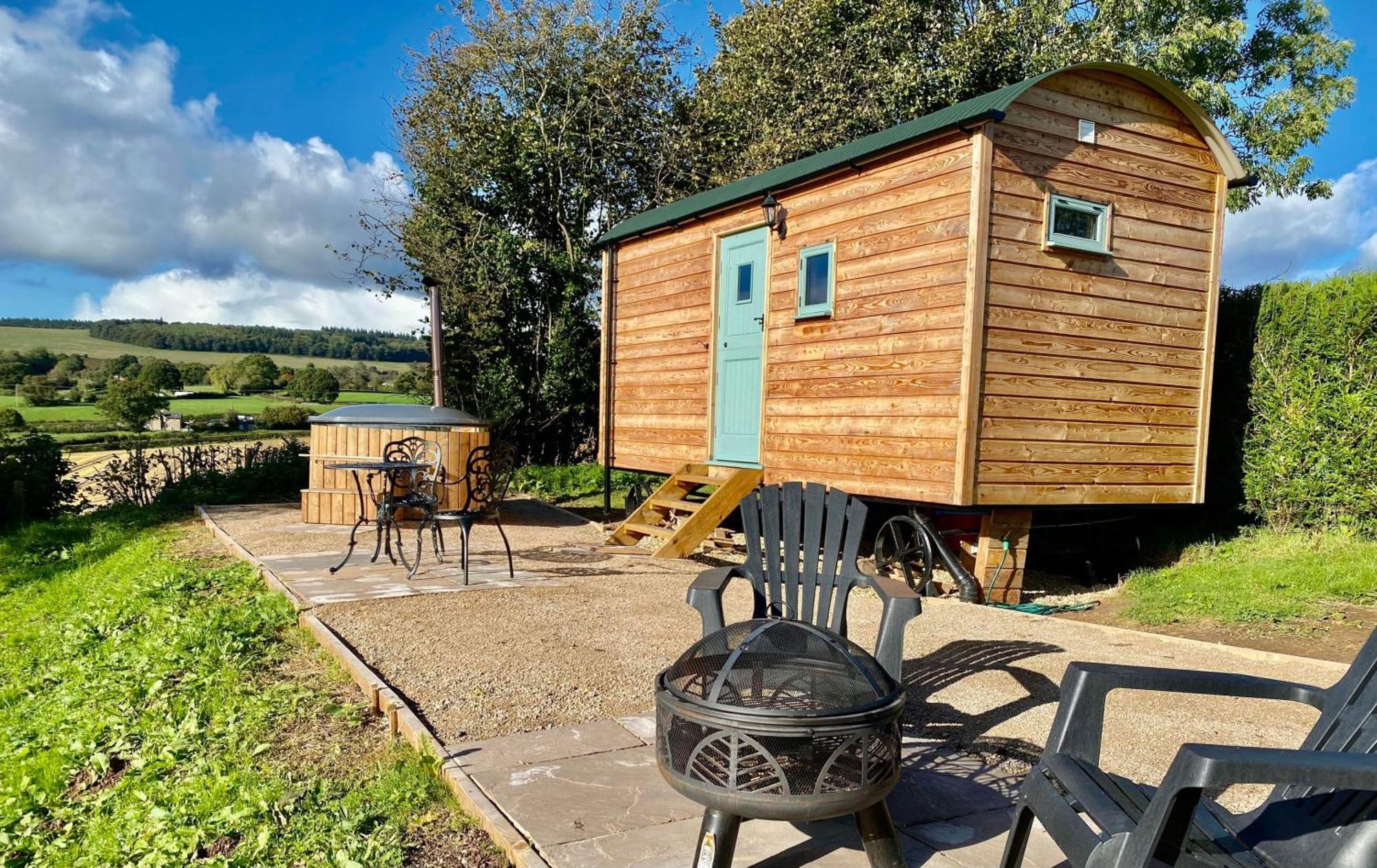Romantic Nature Retreat, Luxury Glamping & Stargazing Views - Dragonfly Shepherd Hut Yarpole Экстерьер фото